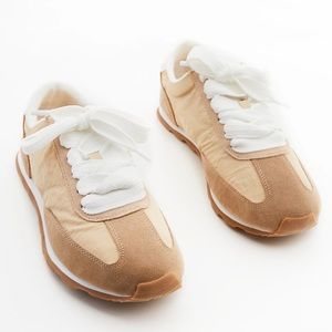 FLASH SALE 🛍🏆HOST PICK 🏆 🛍The Brooke Retro Sneaker